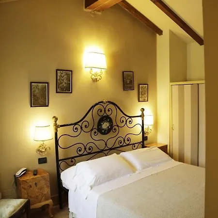Delle Drapperie Hotel 3*
